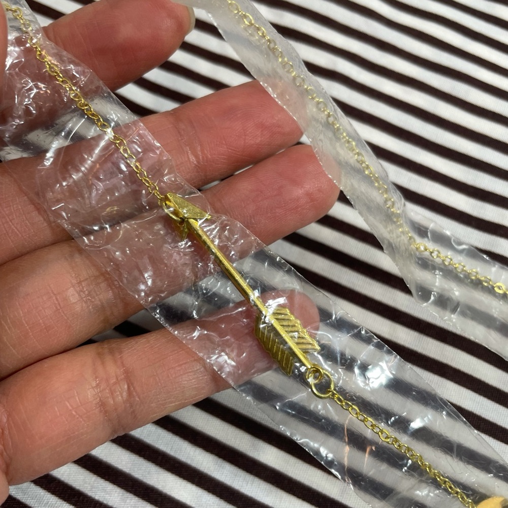 Maison Scotch Arrow necklace